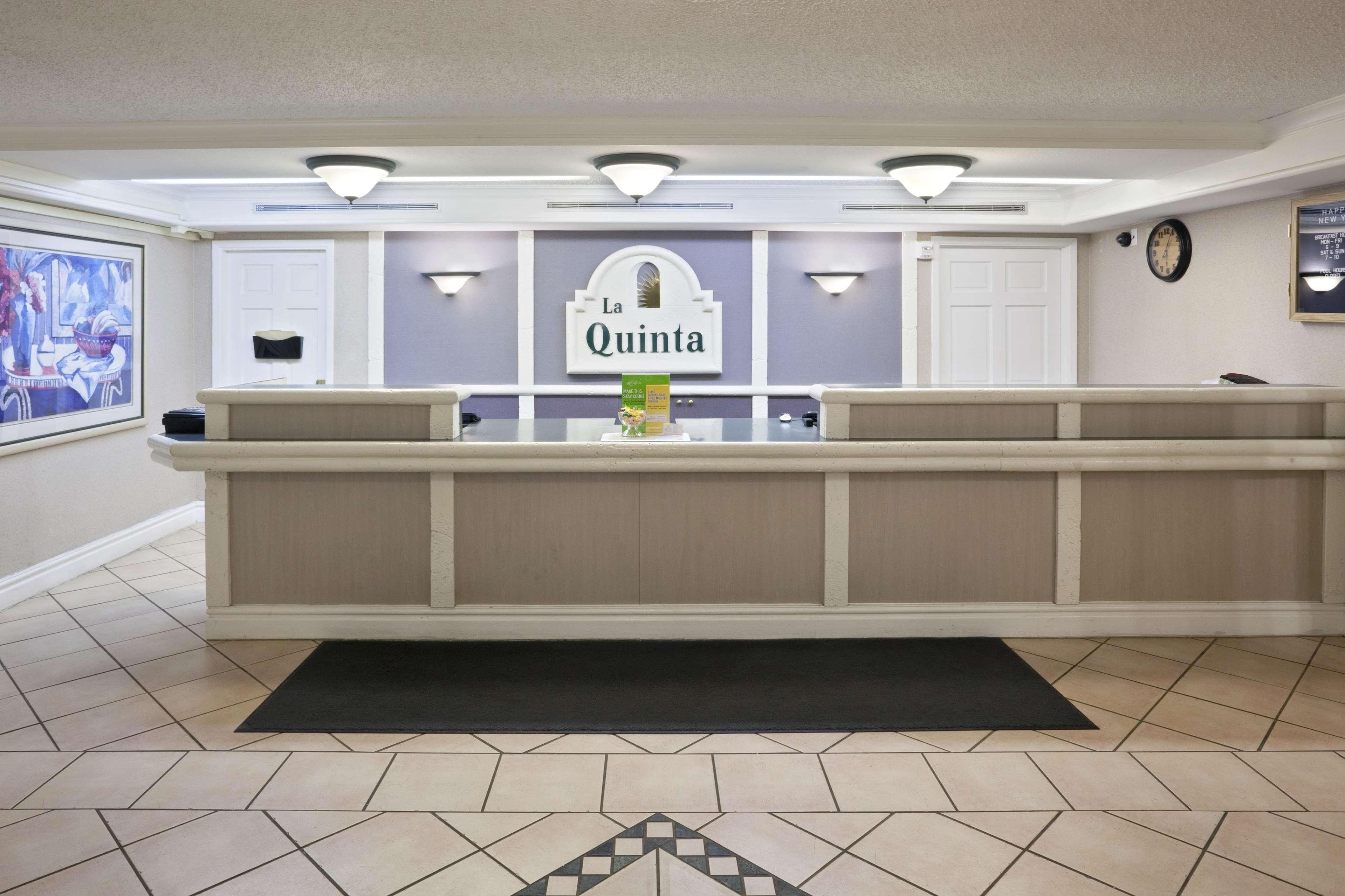 La Quinta Inn By Wyndham Omaha West Exterior photo